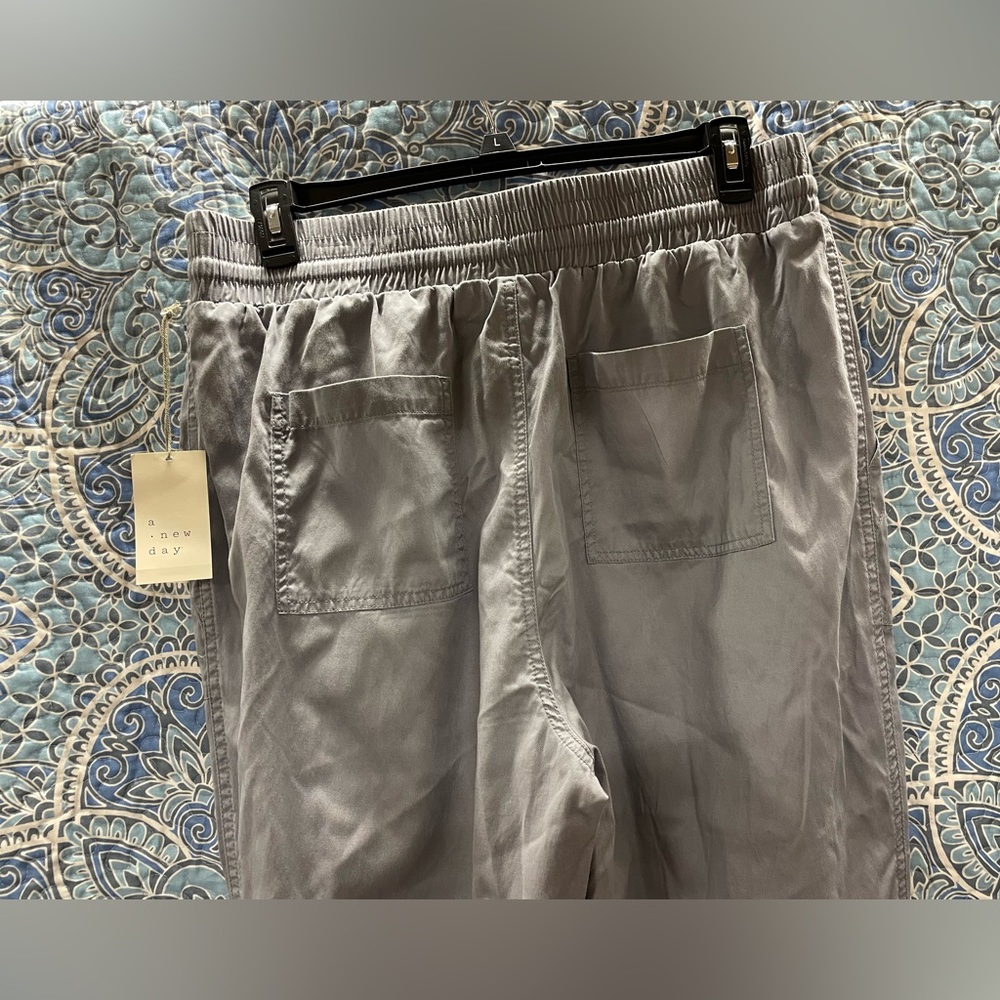 Gray casual everyday pants - Picture 2 of 11